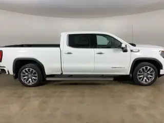 GMC Sierra 1500 2023 4x4 Denali 4dr Crew Cab 5.8 ft. SB