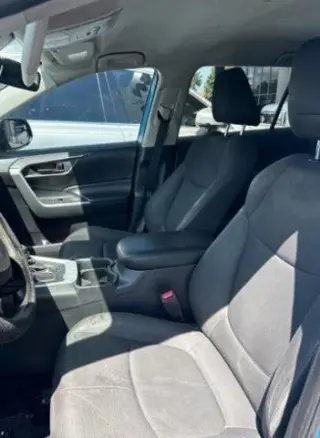 Toyota RAV4 2019 LE 4dr SUV