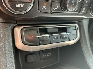 GMC Acadia 2023 Denali 4p SUV