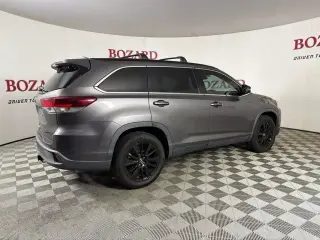Toyota Highlander 2019 SE 4dr SUV