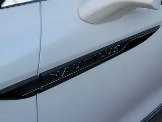 Lincoln Nautilus 2023 4x4 Estándar 4p SUV