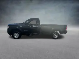 Ram 2500 2022 4x4 Tradesman Cabina Regular 2 puertas Pickup 8 pies LB