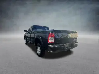 Ram 2500 2022 4x4 Tradesman Cabina Regular 2 puertas Pickup 8 pies LB