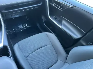 Toyota RAV4 2024 LE 4p SUV