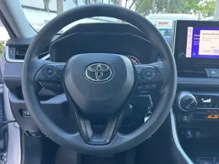 Toyota RAV4 2024 LE 4p SUV