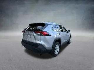 Toyota RAV4 2024 LE 4p SUV