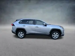 Toyota RAV4 2024 LE 4p SUV