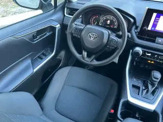 Toyota RAV4 2024 LE 4p SUV