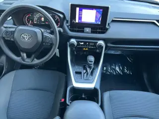 Toyota RAV4 2024 LE 4p SUV