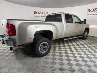 GMC Sierra 3500HD 2009 4x4 SLT 4dr Crew Cab LB DRW