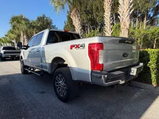 Ford F-250 Super Duty 2017 4x4 Lariat 4p Puerta Corrediza Cabina de Tripulación de 6.8 pies