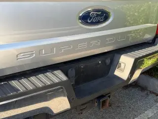 Ford F-250 Super Duty 2017 4x4 Lariat 4p Puerta Corrediza Cabina de Tripulación de 6.8 pies