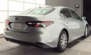 Toyota Camry Híbrido 2021 LE 4dr Sedán