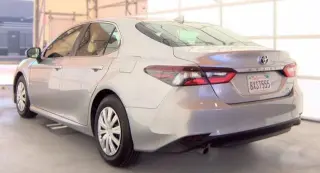Toyota Camry Híbrido 2021 LE 4p Sedán