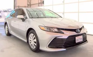 Toyota Camry Híbrido 2021 LE 4p Sedán