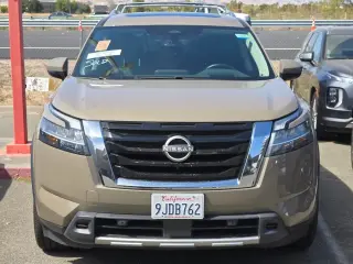 Nissan Pathfinder 2023 AWD Platinum 4p SUV