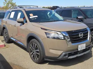 Nissan Pathfinder 2023 AWD Platinum 4p SUV