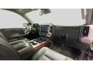GMC Sierra 1500 2017 4x4 SLT 4dr Cabina de Tripulación Completa 5.8 ft. CB