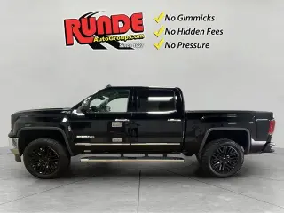 GMC Sierra 1500 2017 4x4 SLT 4dr Cabina de Tripulación Completa 5.8 ft. CB