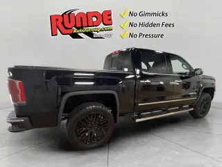GMC Sierra 1500 2017 4x4 SLT 4dr Cabina de Tripulación Completa 5.8 ft. CB