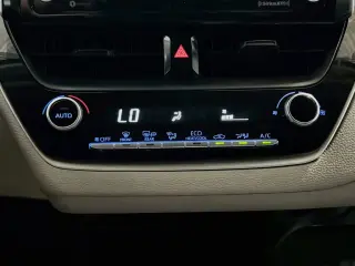 Toyota Corolla Hybrid 2021 LE 4p Sedan
