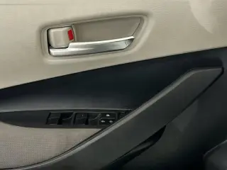 Toyota Corolla Hybrid 2021 LE 4p Sedan