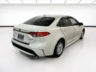 Toyota Corolla Hybrid 2021 LE 4p Sedan