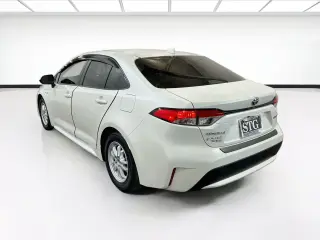 Toyota Corolla Hybrid 2021 LE 4p Sedan