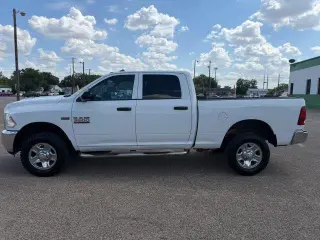 Ram 2500 2016 4x4 Tradesman 4p Camioneta Cabina Completa de 6.3 pies de caja estanca