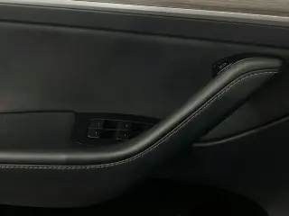 Tesla Model Y 2024 Long Range 4p Crossover
