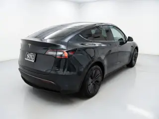 Tesla Model Y 2024 Long Range 4p Crossover