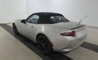 Mazda MX-5 Miata 2023 Club 2dr Convertible en gris máquina 2023 Mazda MX-5 Miata Club con 9,312 millas