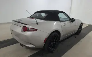 Mazda MX-5 Miata 2023 Club 2dr Convertible en gris máquina 2023 Mazda MX-5 Miata Club con 9,312 millas