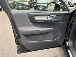 Volvo XC40 2023 AWD B5 Plus Bright Theme 4dr SUV