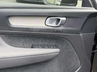 Volvo XC40 2023 AWD B5 Plus Bright Theme 4dr SUV