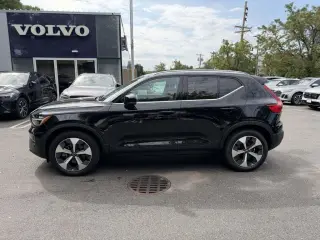 Volvo XC40 2023 AWD B5 Plus Bright Theme 4dr SUV