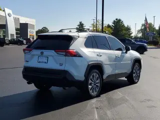 Toyota RAV4 2022 AWD XLE Premium 4dr SUV