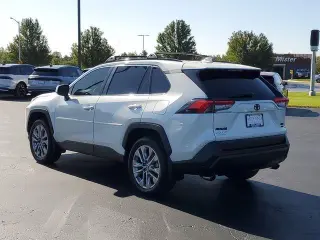 Toyota RAV4 2022 AWD XLE Premium 4dr SUV