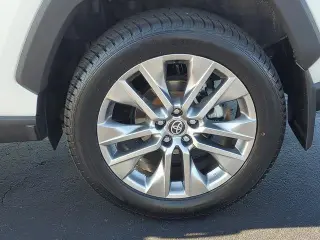 Toyota RAV4 2022 AWD XLE Premium 4dr SUV