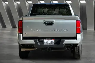 Toyota Tacoma 2025 4x4 SR5 4dr Double Cab 6.1 ft LB