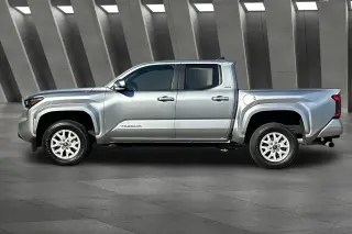 Toyota Tacoma 2025 4x4 SR5 4dr Double Cab 6.1 ft LB