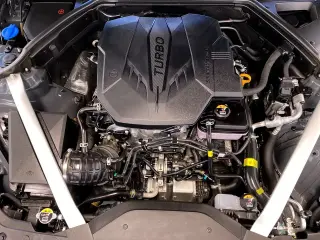 Genesis G70 2025 2.5T Estándar 4p Sedan