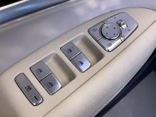 Genesis G70 2025 2.5T Estándar 4p Sedan