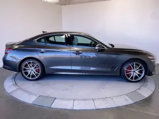 Genesis G70 2025 2.5T Estándar 4p Sedan