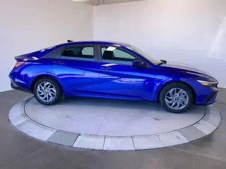 Hyundai ELANTRA 2024 SEL 4p Sedan