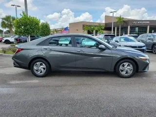 Hyundai ELANTRA 2026 SE 4p Sedan