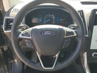 Ford Edge 2023 AWD Titanium 4dr Crossover