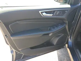 Ford Edge 2023 AWD Titanium 4dr Crossover