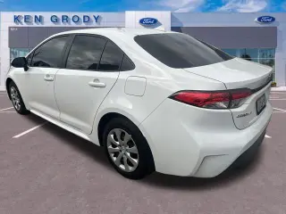 Toyota Corolla Híbrido 2026 LE 4dr Sedán