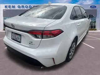 Toyota Corolla Híbrido 2026 LE 4dr Sedán